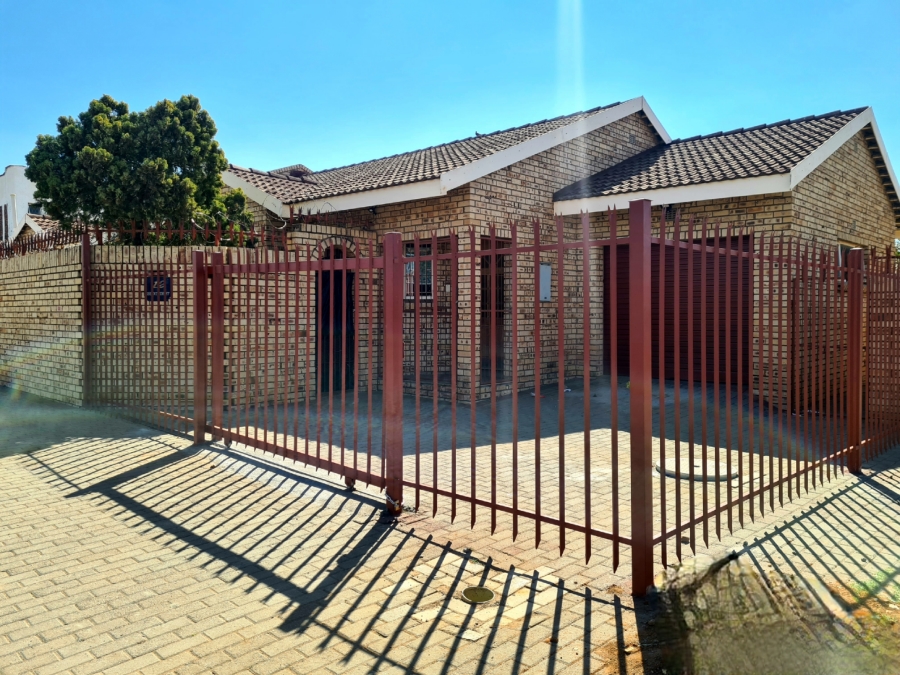 3 Bedroom Property for Sale in De Beers Northern Cape